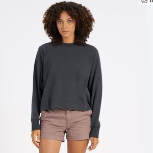 Vuori Sunnyside Crewneck in Mulberry Size Small
Cropped Boxy Oversized